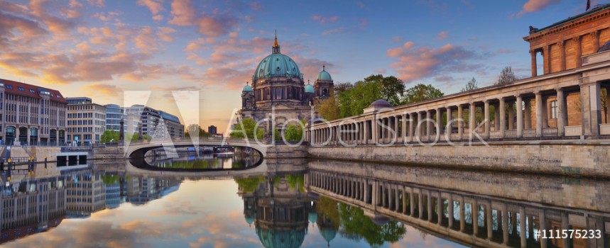Bild på Berlin Panoramic image of Berlin Cathedral and Museum Island in Berlin during sunrise 